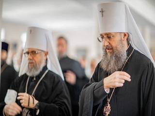 Управделами УПЦ назвал священников апостолами и призвал деятельно защитить Церковь
